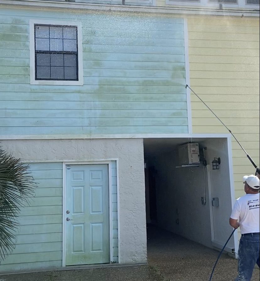Read more about the article 5 Things To Know When Hiring Pressure Washing In Fort Walton Beach Florida